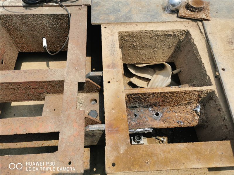 地磅加長(zhǎng)改造現(xiàn)場(chǎng)，焊接現(xiàn)場(chǎng)